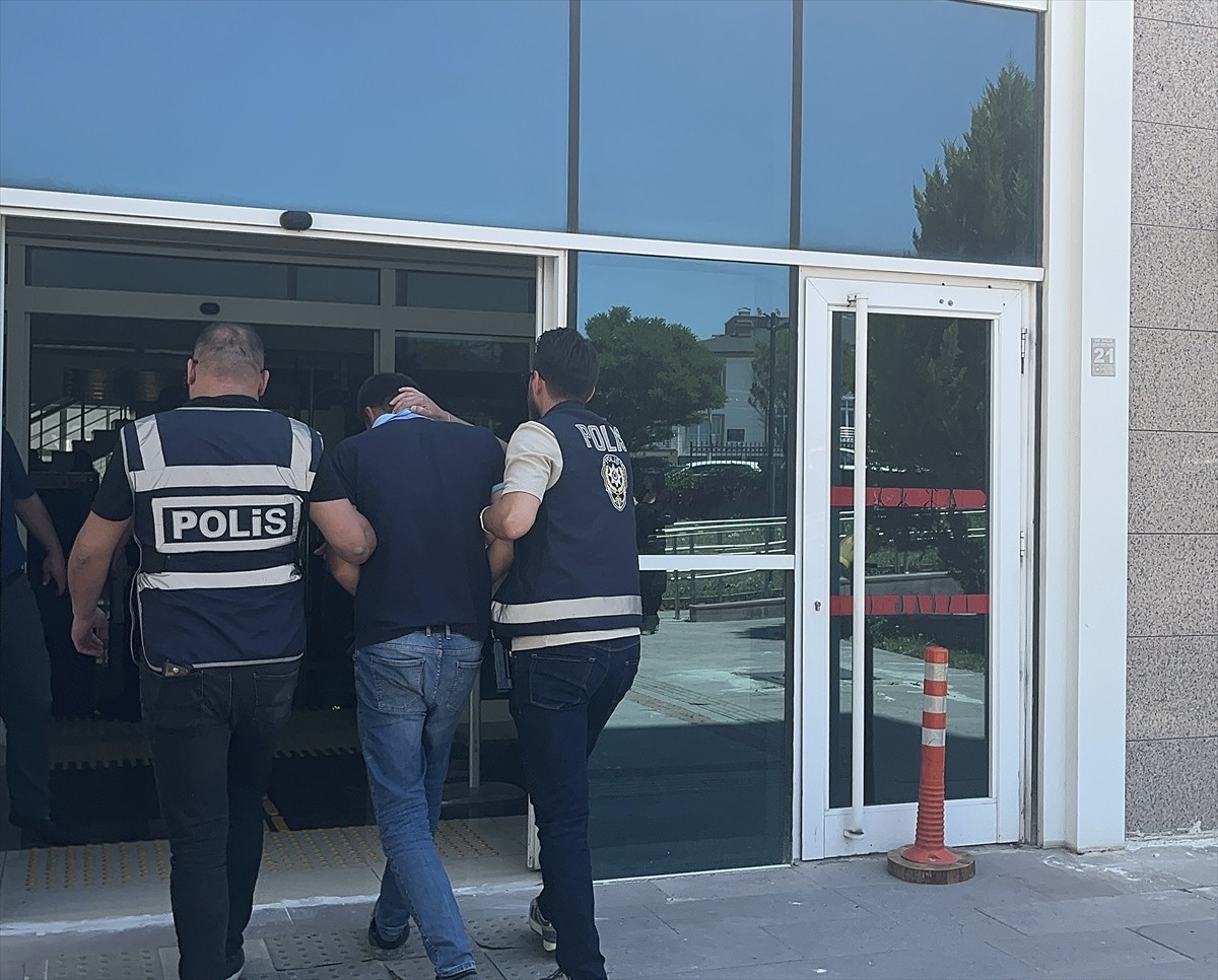 Burdur'da bir kadının evinde bıçaklanarak öldürülmesiyle ilgili gözaltına alınan eşinin de...