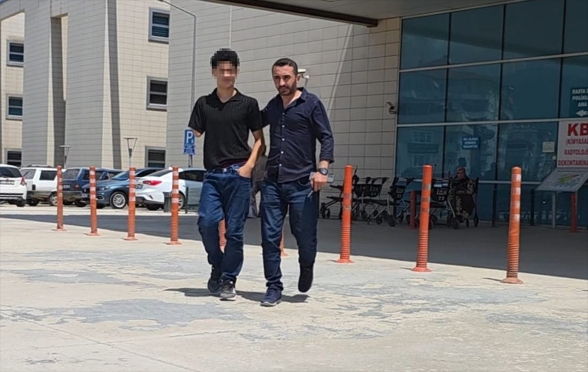 Bursa'nın İnegöl ilçesinde otomobiliyle çarptığı kişinin ölümüne neden olan 14 yaşındaki...