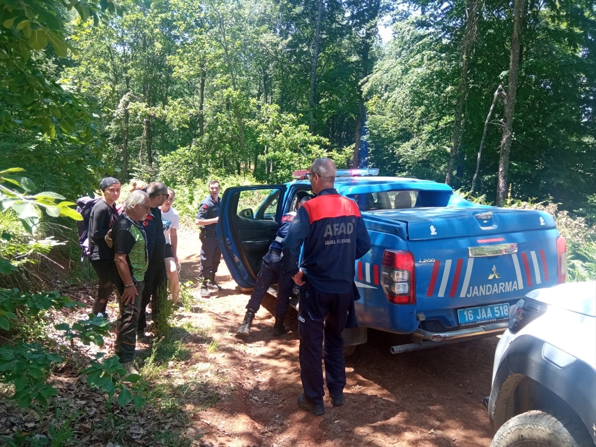 Bursa'nın Kestel ilçesinde şelale yakınlarında mahsur kalan 2 kişi ile Osmangazi ilçesinde yürüyüş...