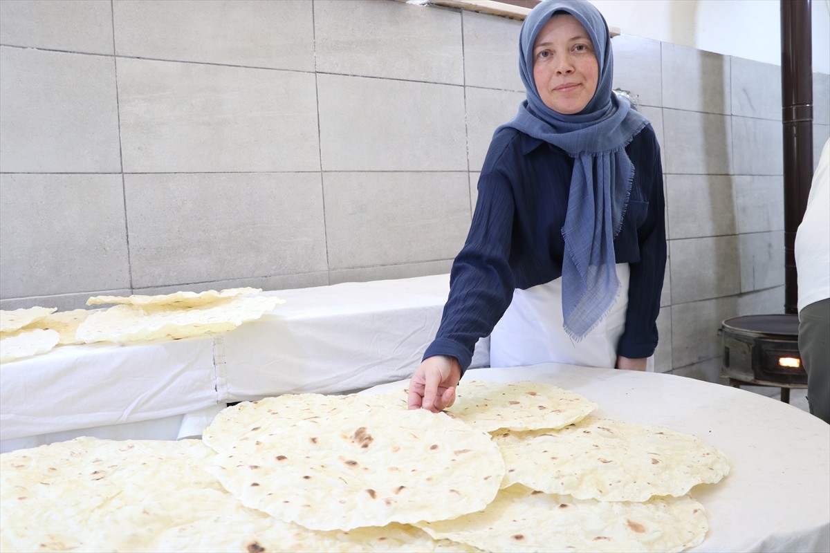 Bursa'nın Osmangazi ilçesi kırsal Doğancı Mahallesi'nde bir araya gelen kadınlar açtıkları...