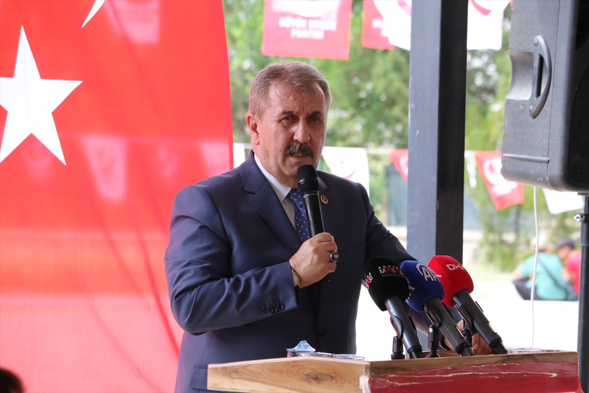 Büyük Birlik Partisi (BBP) Genel Başkanı Mustafa Destici, Günyüzü Belediyesi Kültür Merkezi'nin...