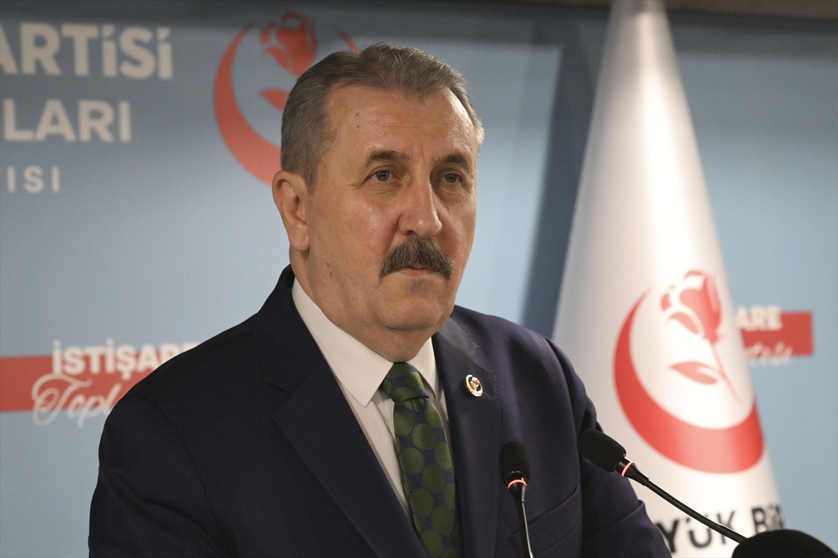 Büyük Birlik Partisi (BBP) Genel Başkanı Mustafa Destici, partisinin genel merkezinde düzenlediği...
