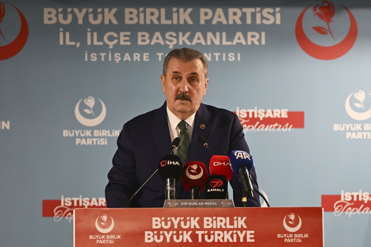 Büyük Birlik Partisi (BBP) Genel Başkanı Mustafa Destici, partisinin genel merkezinde düzenlediği...