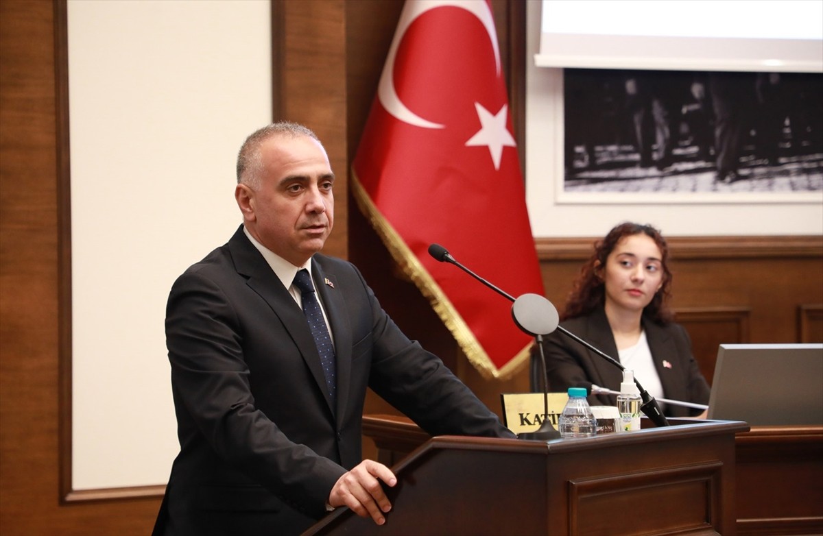 Büyükçekmece Belediye Meclisinde, Belediye Başkanı Hasan Akgün'ün tutuklanarak görevden...