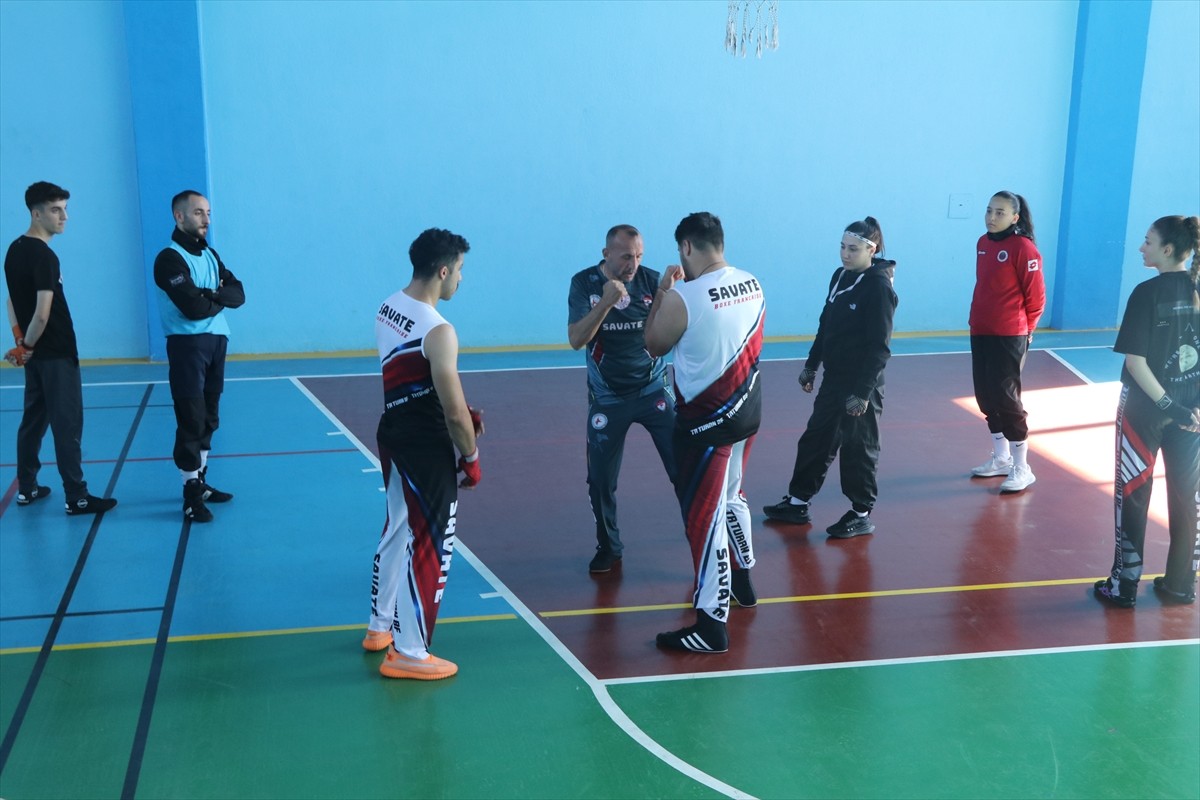 Büyükler Savate Combat Milli Takımı'nın dünya şampiyonası hazırlık kampı Çankırı'da başladı....