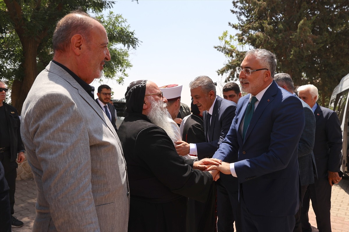 Çalışma ve Sosyal Güvenlik Bakanı Vedat Işıkhan (solda), Mardin'de Deyrulzafaran Manastırı'na...