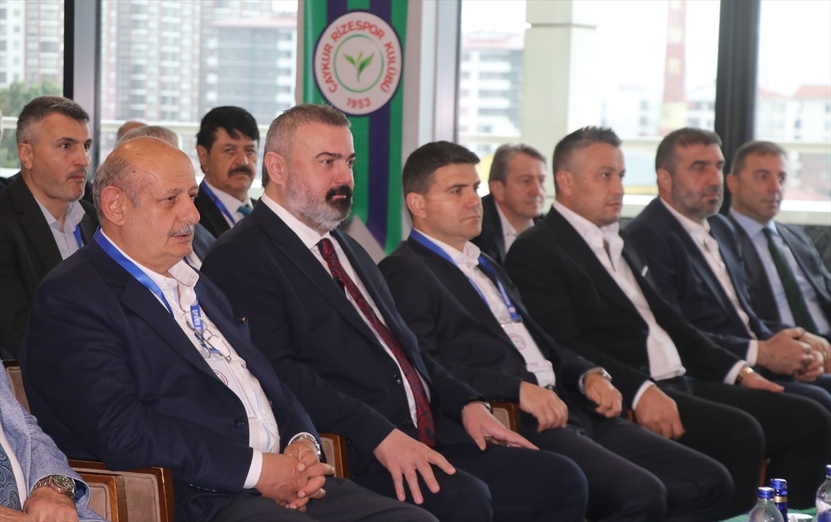 Çaykur Rizespor Kulübünün Olağan Genel Kurulunda, İbrahim Turgut (sol 5) yeniden başkanlığa...