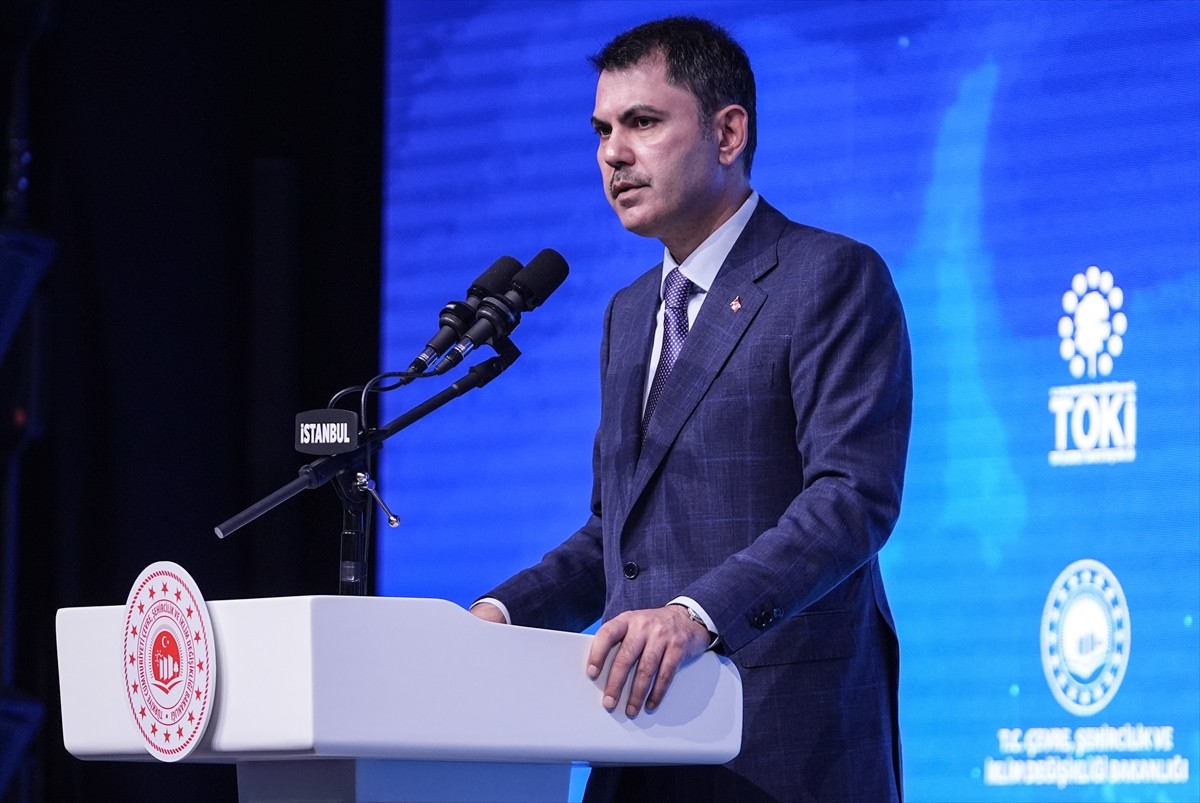 Çevre, Şehircilik ve İklim Değişikliği Bakanı Murat Kurum, İstanbul'da düzenlenen  "Emlak Konut...