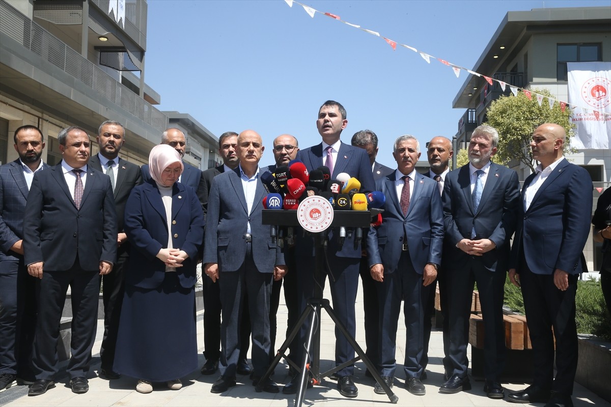 Çevre, Şehircilik ve İklim Değişikliği Bakanı Murat Kurum, Kahramanmaraş'ta Azerbaycan Mahallesi...