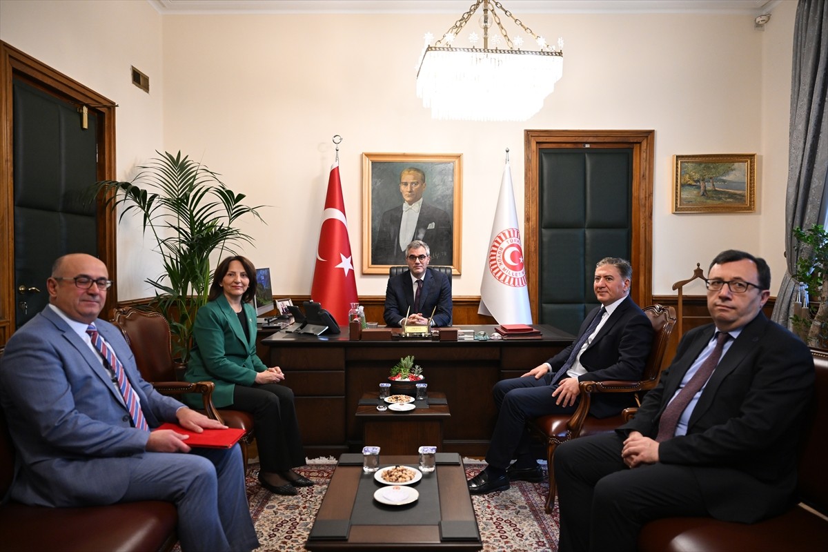 CHP'nin 28. Yasama Dönemi İkinci Devre Meclis Başkanı adayı, Artvin Milletvekili Uğur Bayraktutan...