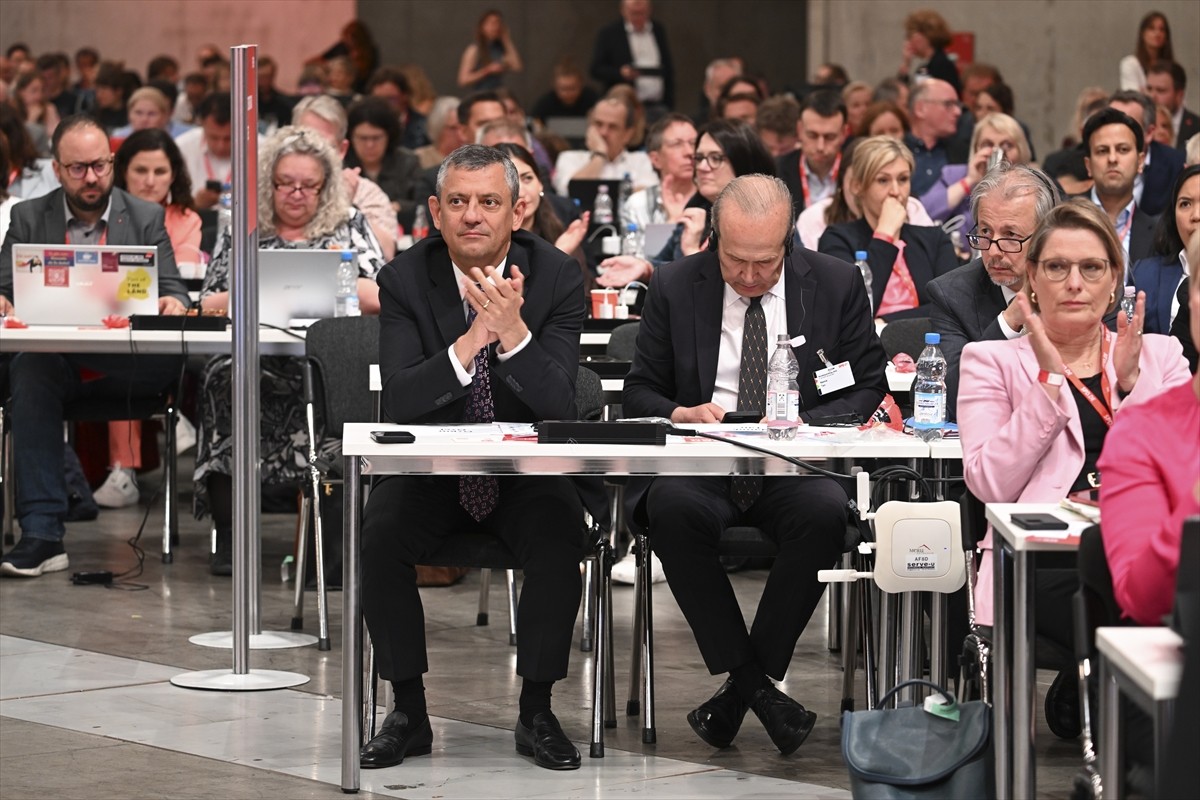 CHP Genel Başkanı Özgür Özel, Almanya'nın başkenti Berlin'de gerçekleştirilen Sosyal Demokrat...