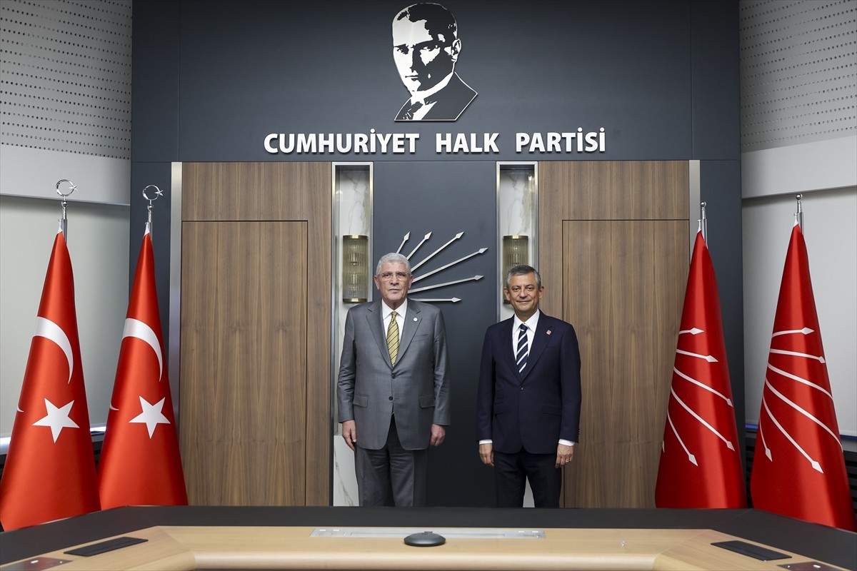 CHP Genel Başkanı Özgür Özel, İYİ Parti Genel Başkanı Müsavat Dervişoğlu ile CHP Genel Merkezi'nde...