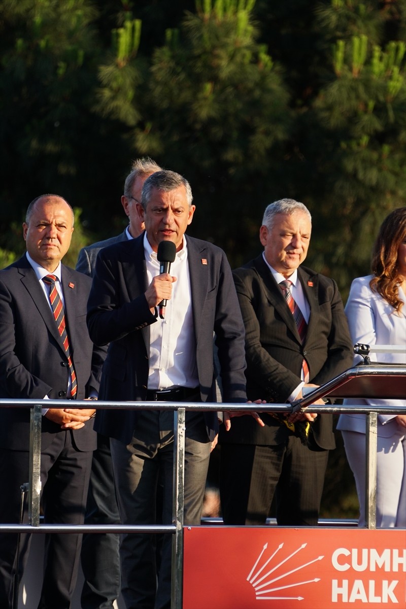 CHP Genel Başkanı Özgür Özel, partisince Cumhuriyet Meydanı'nda "Millet İradesine Sahip Çıkıyor"...