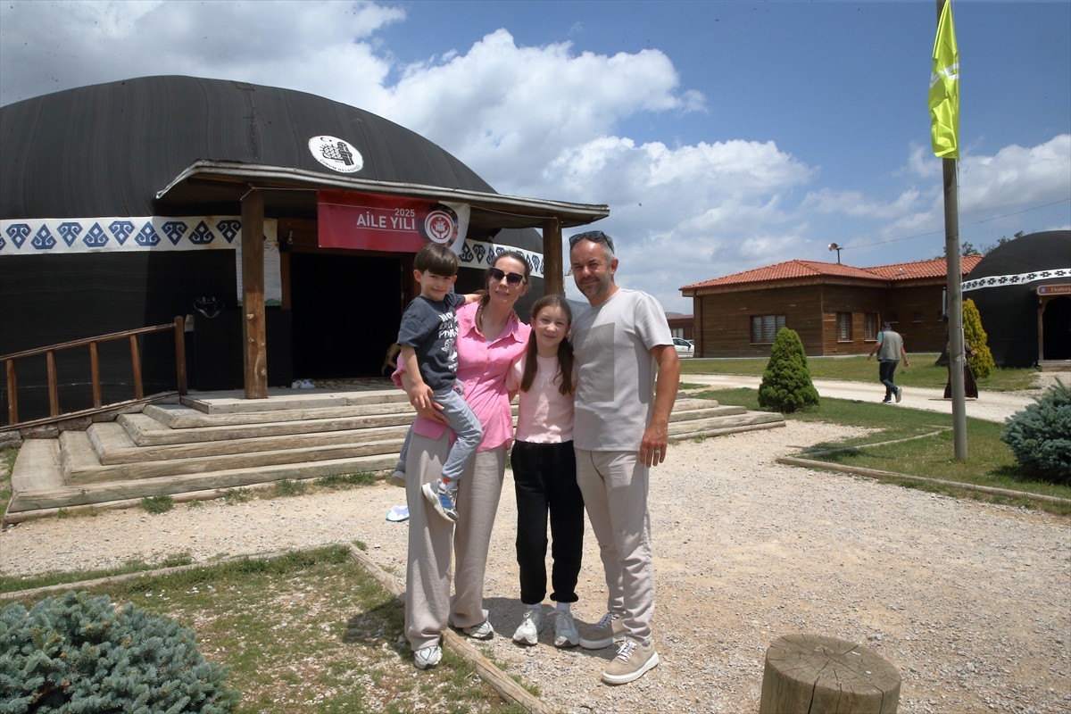 Çorumlu çocuklar ve aileleri "dijital detoks"la elektronik eşya kullanmadan zaman geçirdi.  Erken...