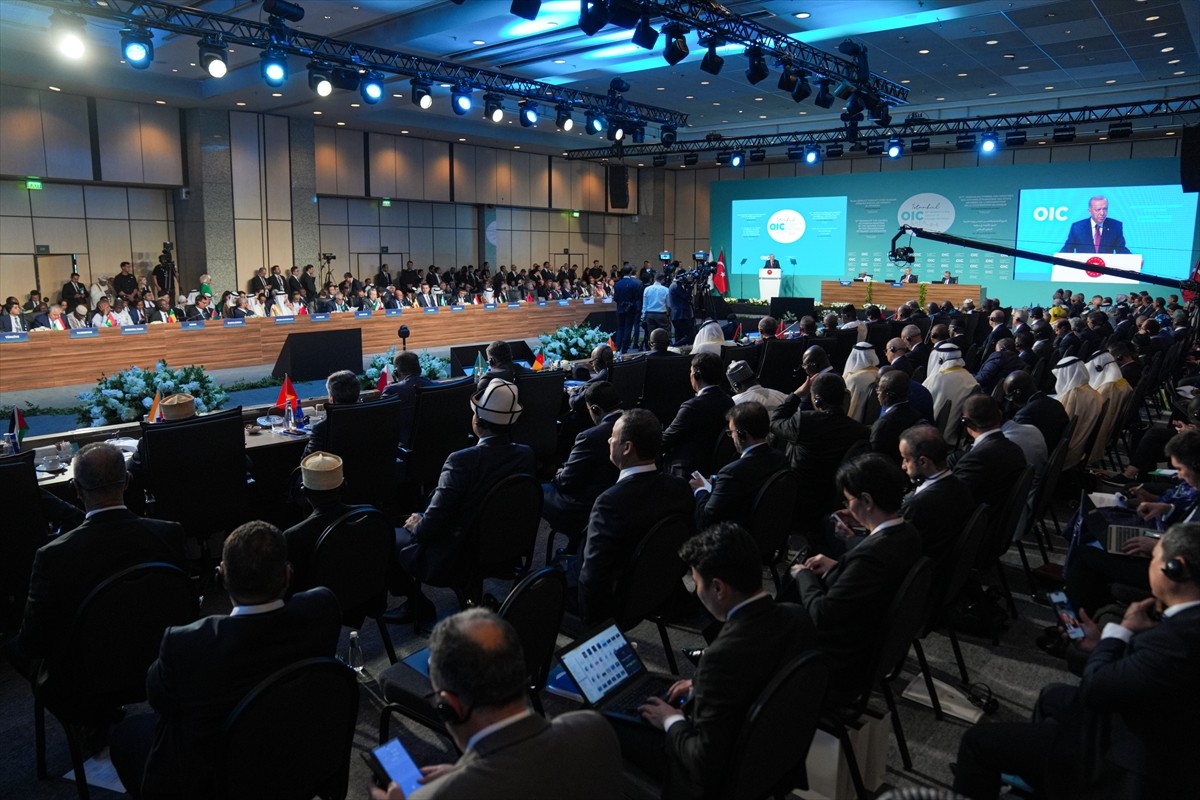 Cumhurbaşkanı Recep Tayyip Erdoğan, Anadolu Ajansı'nın (AA) "ev sahibi fotoğraf sağlayıcısı"...