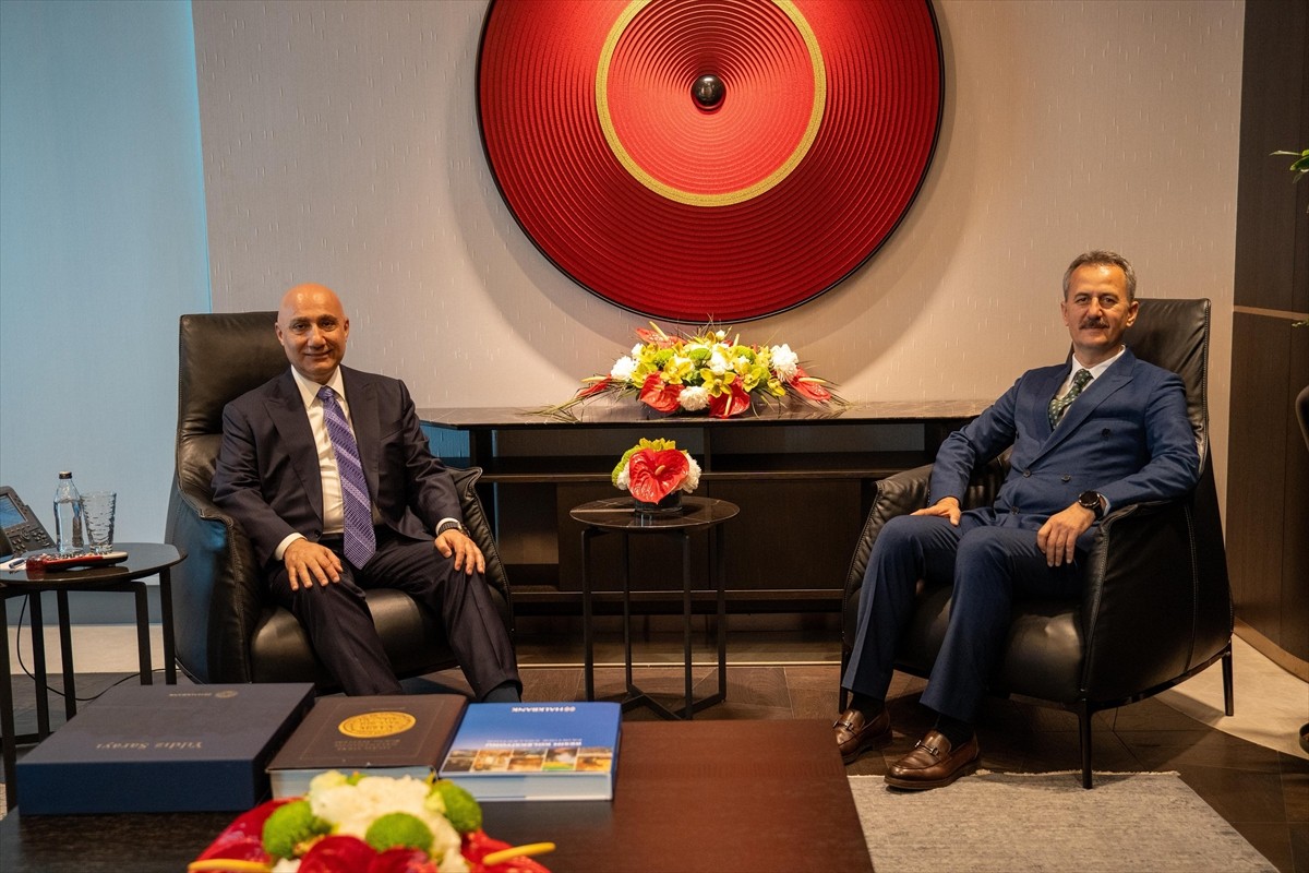 Cumhurbaşkanlığı Savunma Sanayii (SSB) Başkanı Haluk Görgün (sağda), savunma sanayisinin finansal...