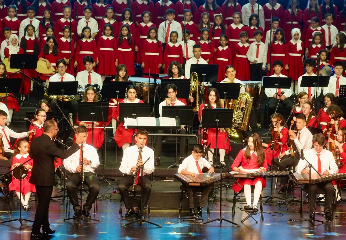 Cumhurbaşkanlığı tarafından "Türkiye Yüzyılı'nın ilk çocuk orkestrası ve korosu" olarak kurulan...