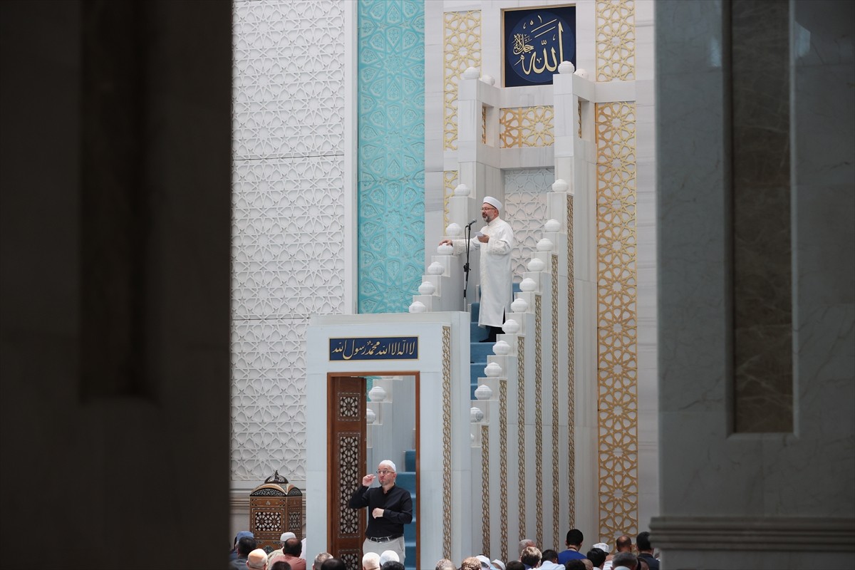 Diyanet İşleri Başkanı Ali Erbaş, Ankara'daki Ahmet Hamdi Akseki Camisi'nde "Her Yaz Yeni Bir...