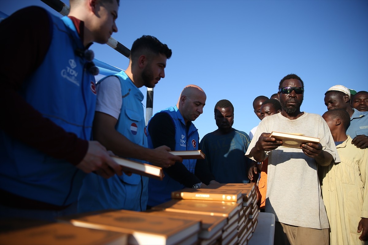 Diyanet İşleri Başkanlığı ve Türkiye Diyanet Vakfının (TDV) "Hediyem Kur'an Olsun" Projesi...
