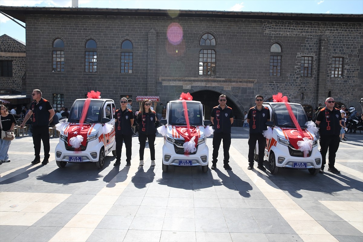 Diyarbakır'da, yerli ve yabancı turistlerin güvenliğini sağlamak ve onlara rehberlik hizmeti...