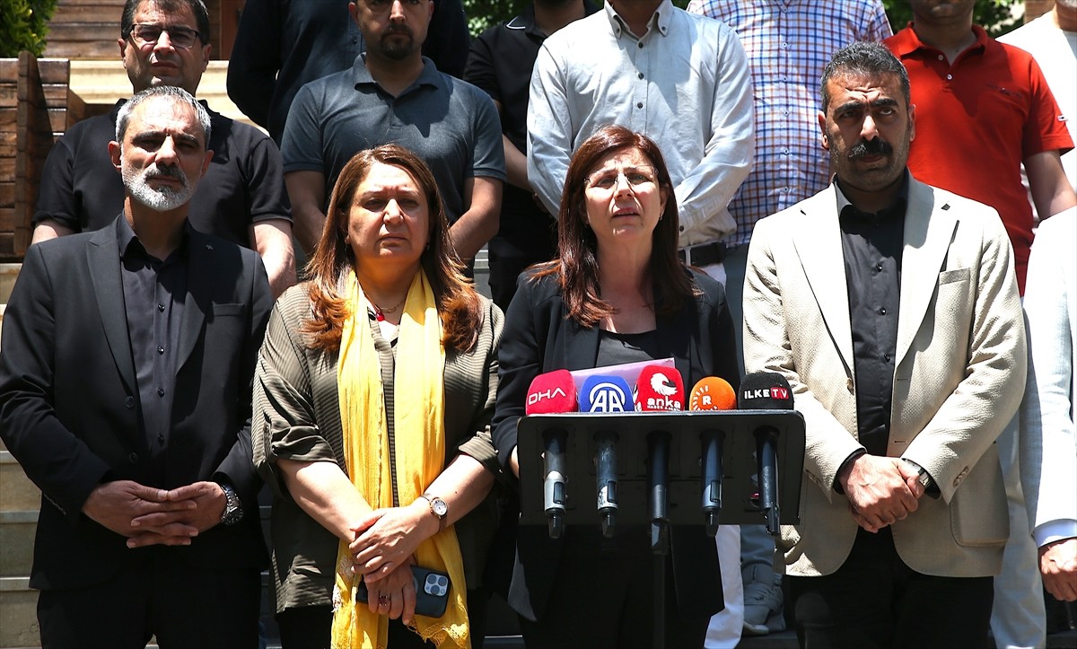 Diyarbakır Büyükşehir Belediye Başkanı Ayşe Serra Bucak Küçük, 13 katlı apartmanda aynı aileden 4...