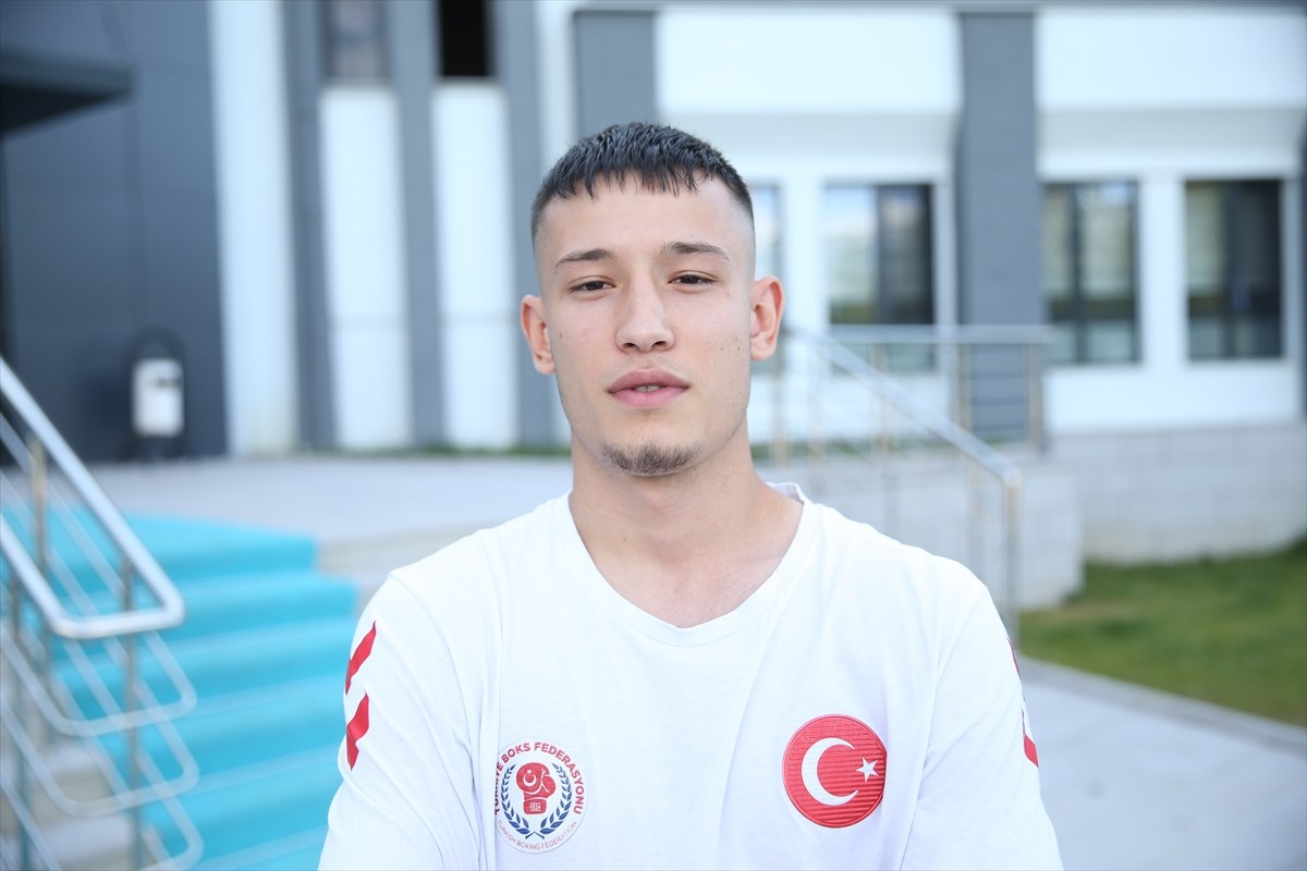 Dünya Şampiyonası hazırlıkları kapsamında Kastamonu'da kamp yapan Erkek Boks Milli Takımı'nın bir...