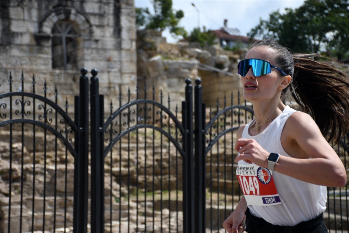 Düzce'de gerçekleştirilen "Tarihi İpekyolu Trail Koşusu" 25 şehirden 250 sporcunun katılımıyla...