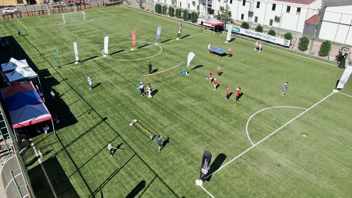 Düzce'de "26 Haziran Dünya Uyuşturucu Kullanımı ve Kaçakçılığı ile Mücadele Günü" kapsamında...