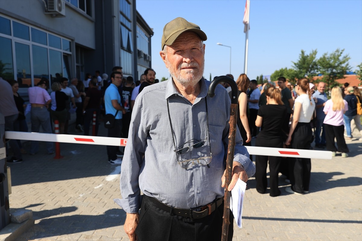 Edirne'de yaşayan, 2 üniversite mezunu "filozof hurdacı" 81 yaşındaki Şevki Kılıç, gençlere...