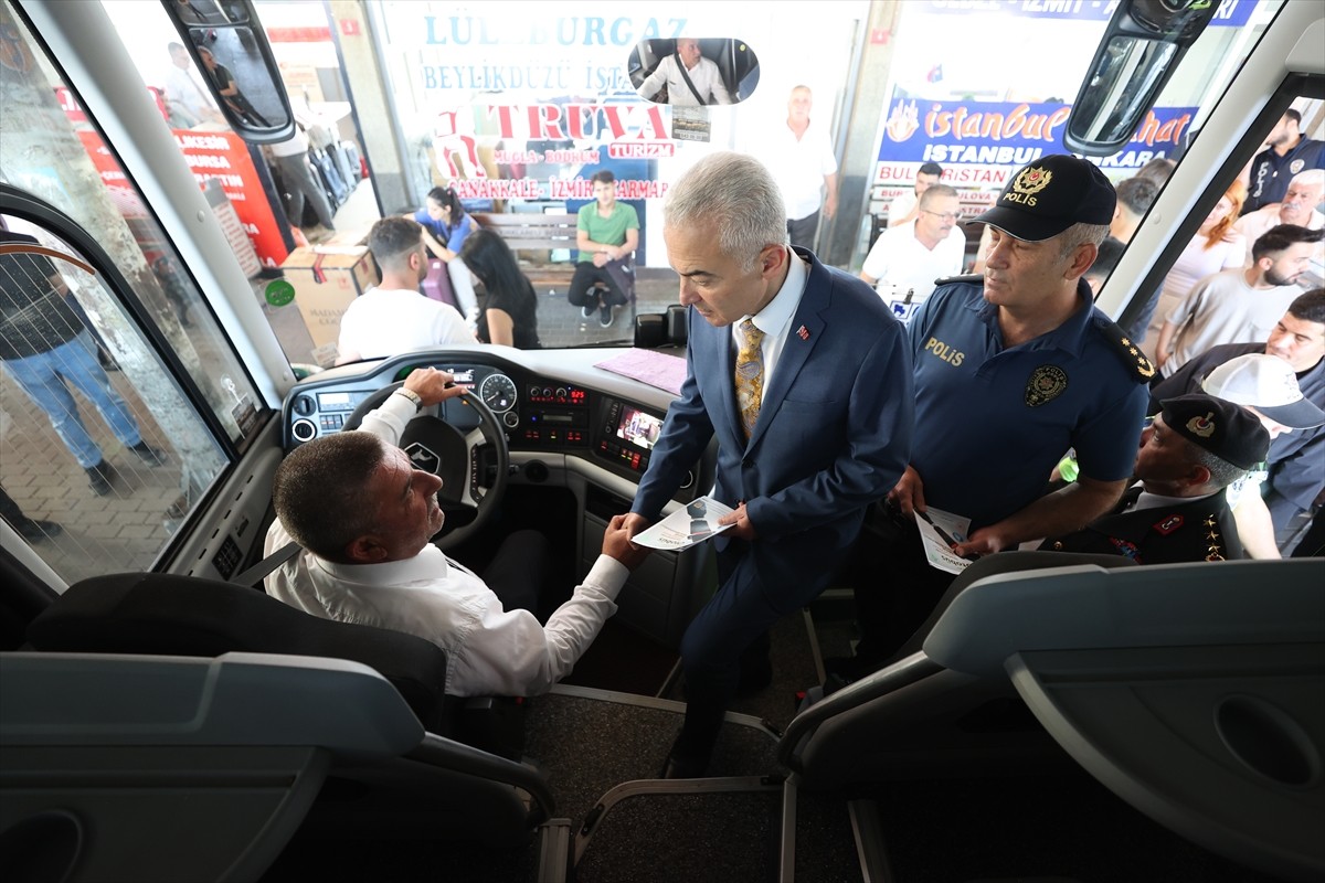 Edirne, Kırklareli ve Tekirdağ'da polis ekipleri Kurban Bayramı tatili dolayısıyla trafik...