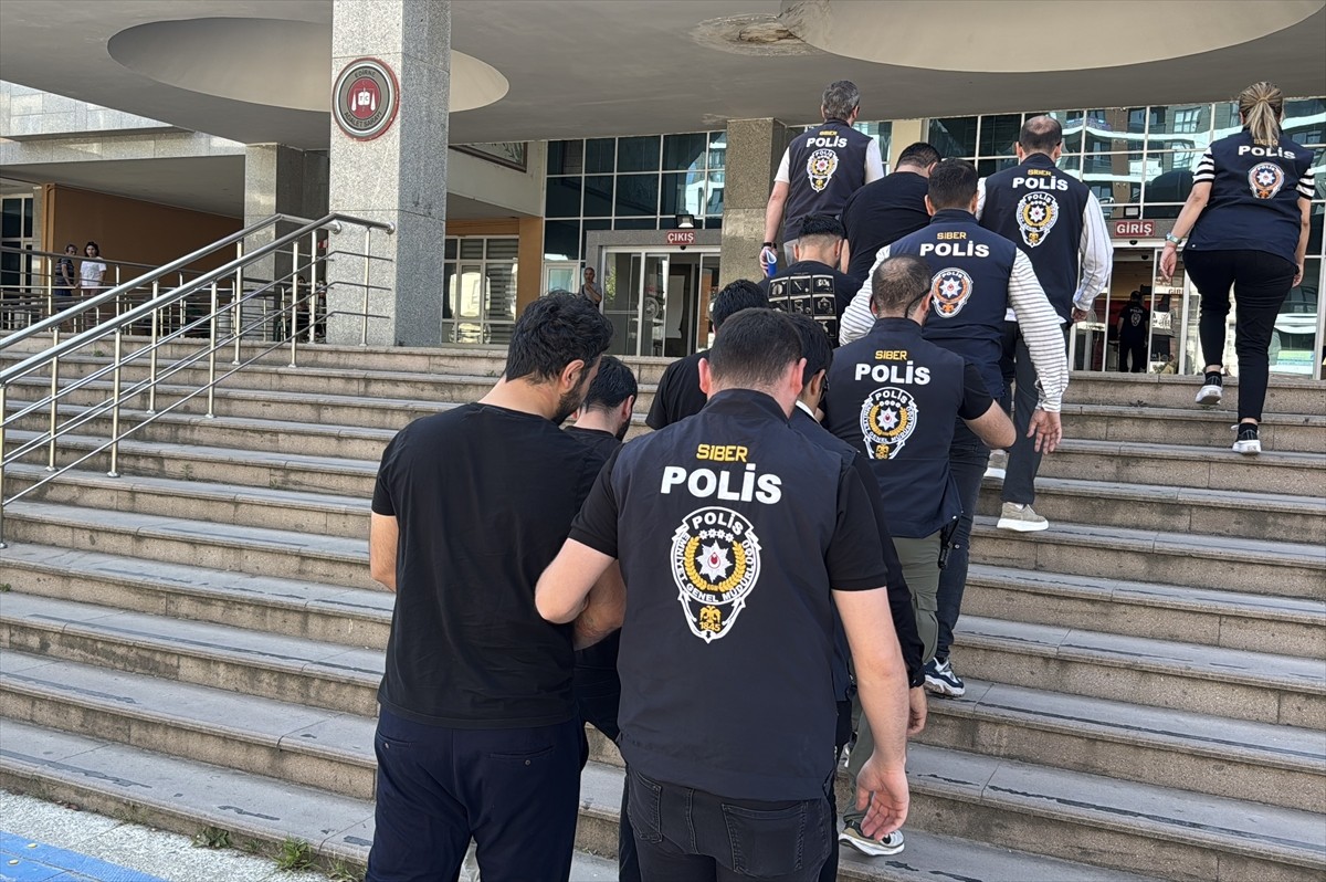 Edirne merkezli 4 ilde, iş bulma vaadiyle dolandırıcılık yaptıkları belirlenen 10 şüpheli...