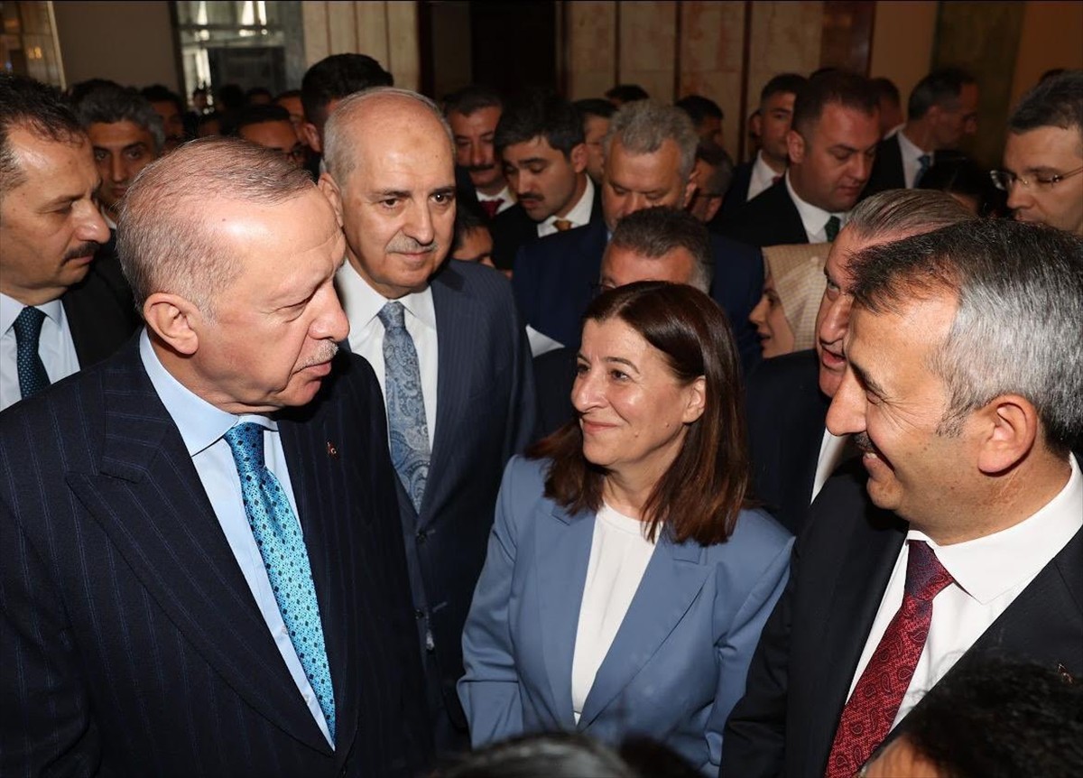 Edirne Valisi Yunus Sezer (sağda) başkanlığındaki heyet, Cumhurbaşkanı Recep Tayyip Erdoğan'ı 664....