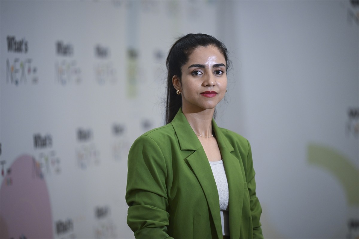 Eğitimden mahrum bırakılan Afgan kızlarına gizlice eğitim veren Arezo ile The Dreams Book'un...