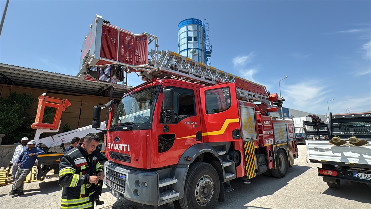 Elazığ'da oksijen ve asetilen gazı dolum tesisinde meydana gelen patlamada, 3 kişi gazdan...