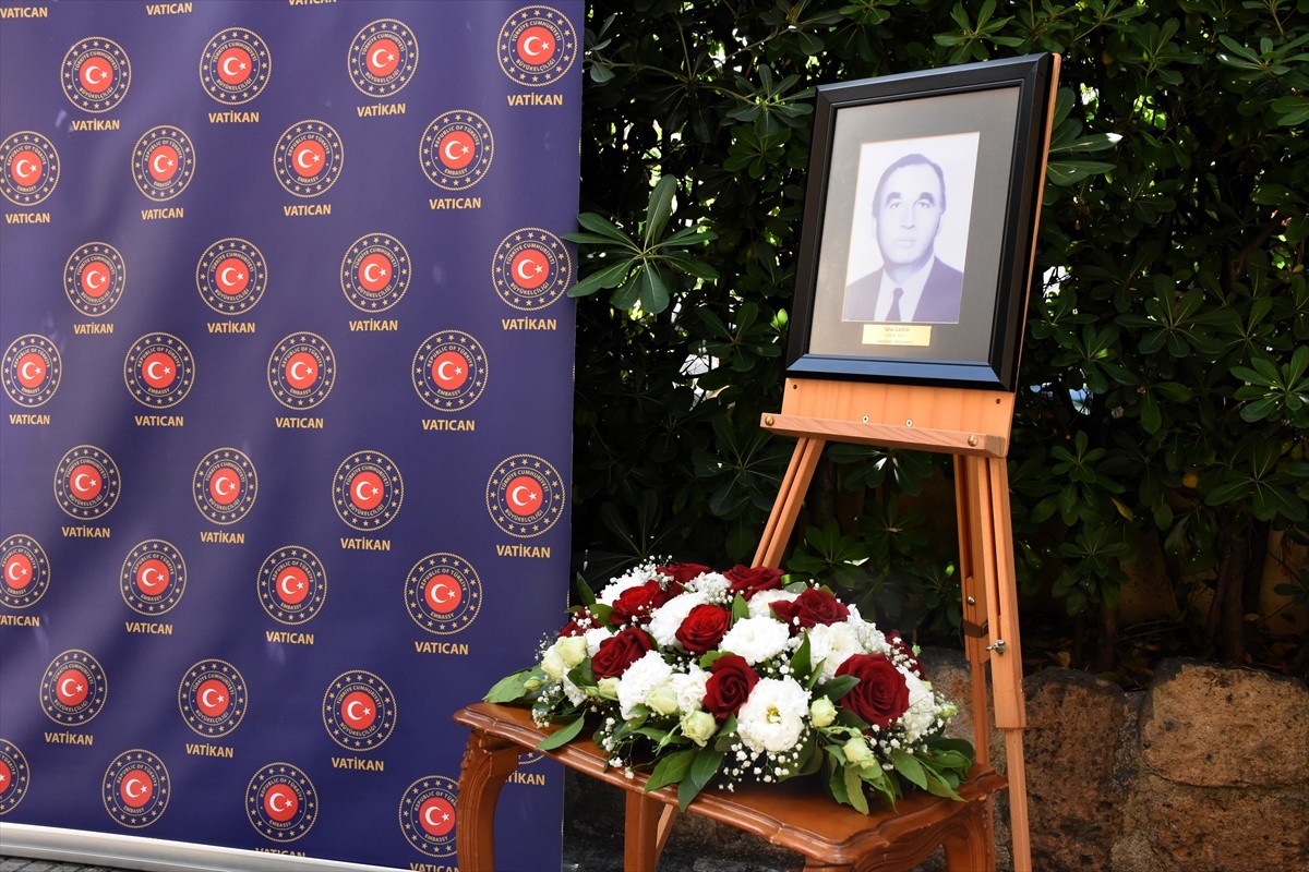 Ermeni terör örgütü JCAG tarafından 1977 yılında şehit edilen Türkiye'nin Vatikan Büyükelçisi Taha...