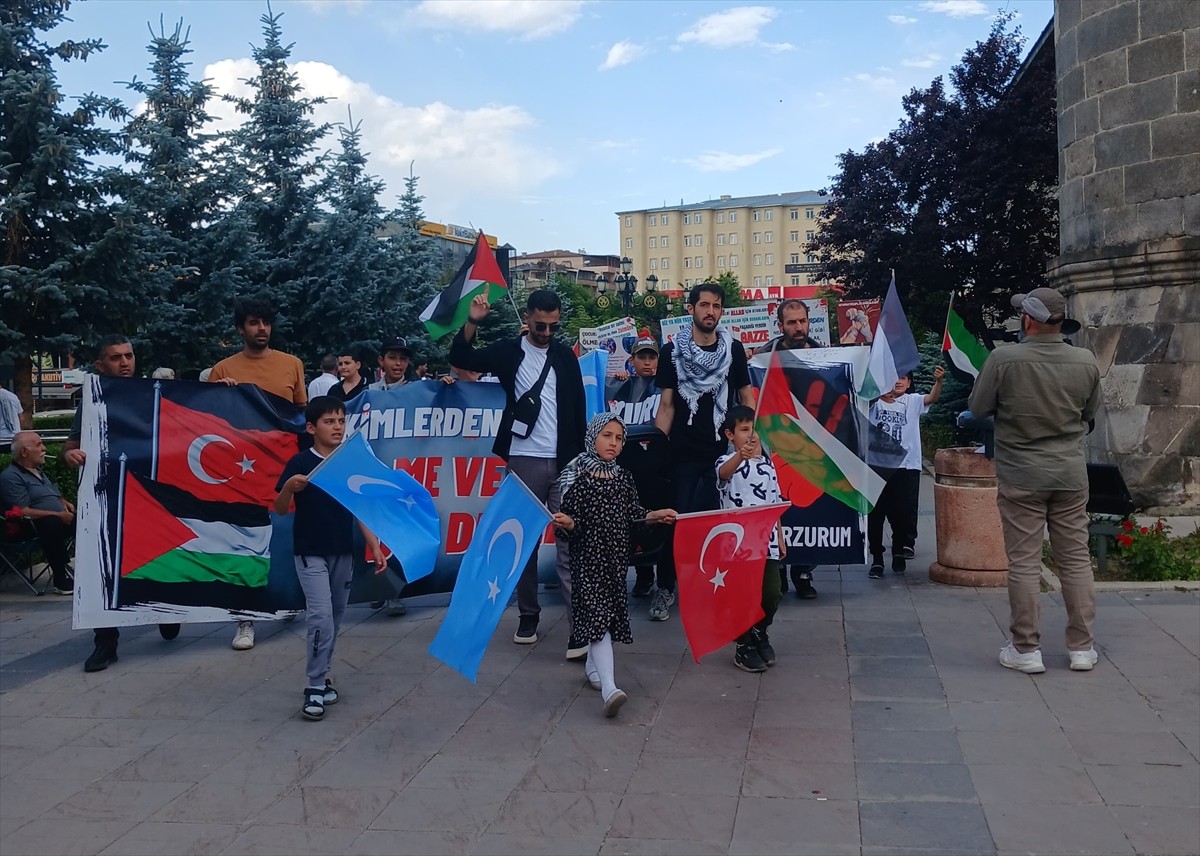Erzurum'da hekim ve sağlıkçılar, İsrail'in Gazze'ye yönelik saldırılarını protesto etmek ve zulme...