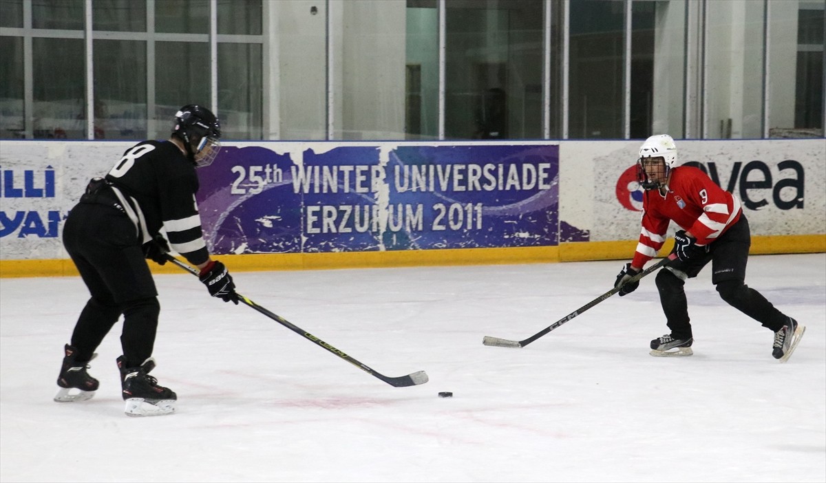 Erzurum Gençlik ve Spor İl Müdürlüğünün başlattığı "Geleceğin Buz Hokeycilerini Arıyoruz Projesi"...
