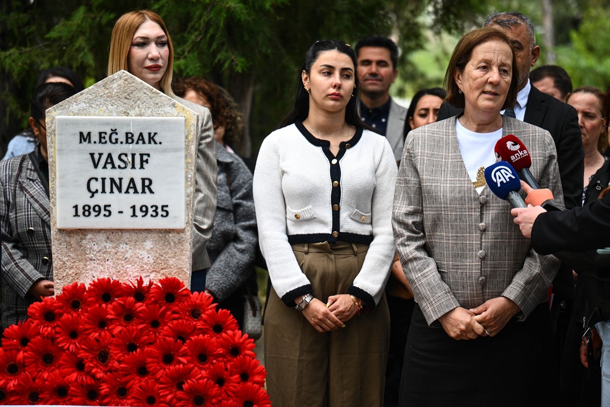Eski Milli Eğitim Bakanı Hüseyin Vasıf Çınar, vefatının 90. yılında Cebeci Asri Mezarlığı'nda...