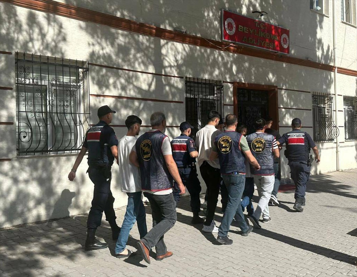 Eskişehir'in Alpu ilçesinde, bir kişiyi telefonla arayarak 114 bin lira dolandırdığı iddia edilen...