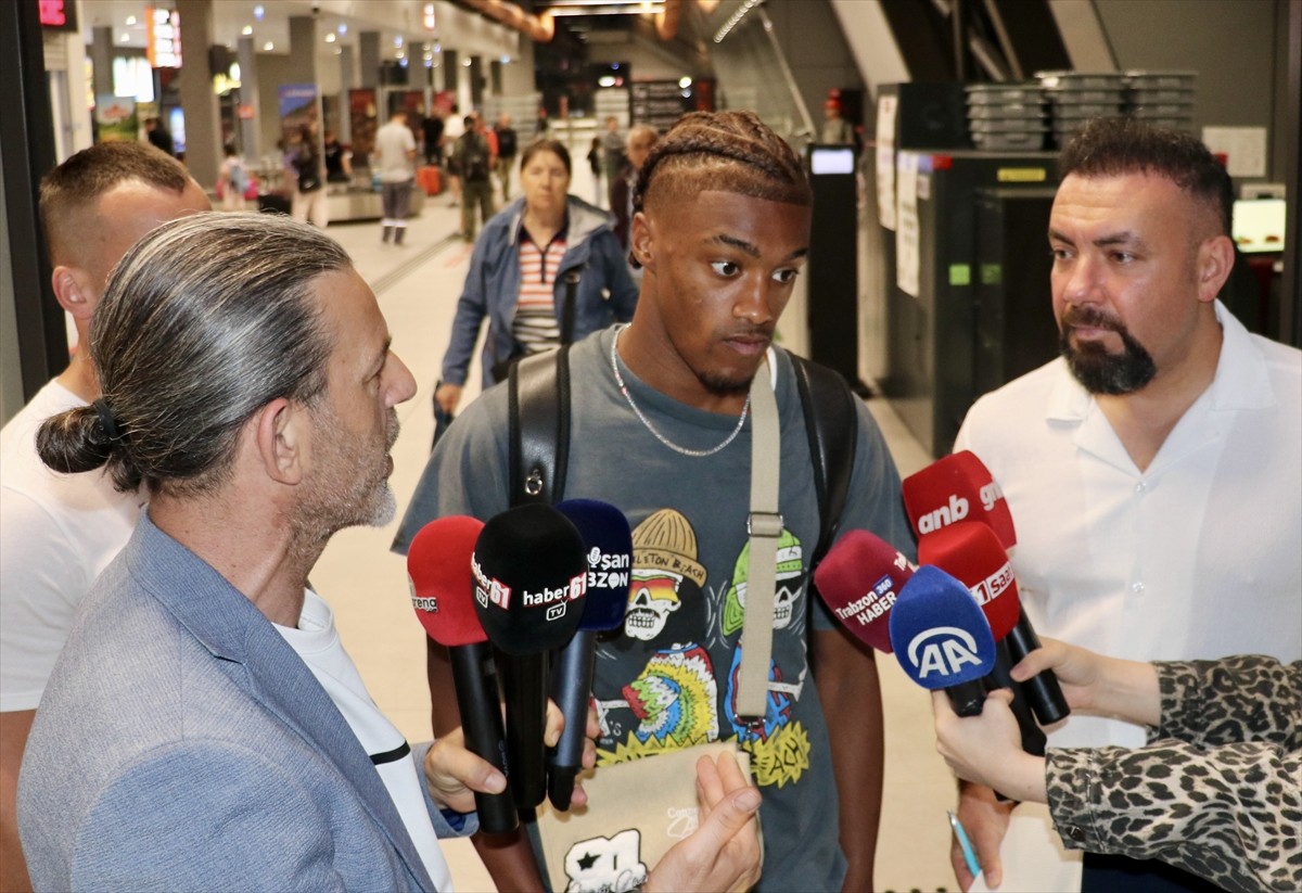 Estoril Praia Kulübü'nde forma giyen Wagner Fabricio Cardoso De Pina, Trabzonspor ile transfer...