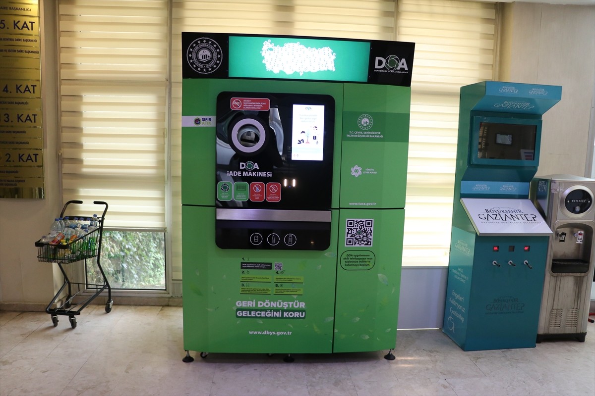 Gaziantep'te ambalaj atıklarının çevreye kontrolsüz şekilde bırakılmasını önleyerek vatandaşların...