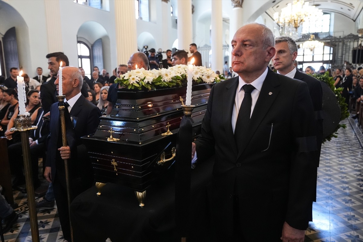 Geçtiğimiz günlerde vefat eden Galatasaray Kulübünün eski yönetim kurulu üyelerinden iş insanı...