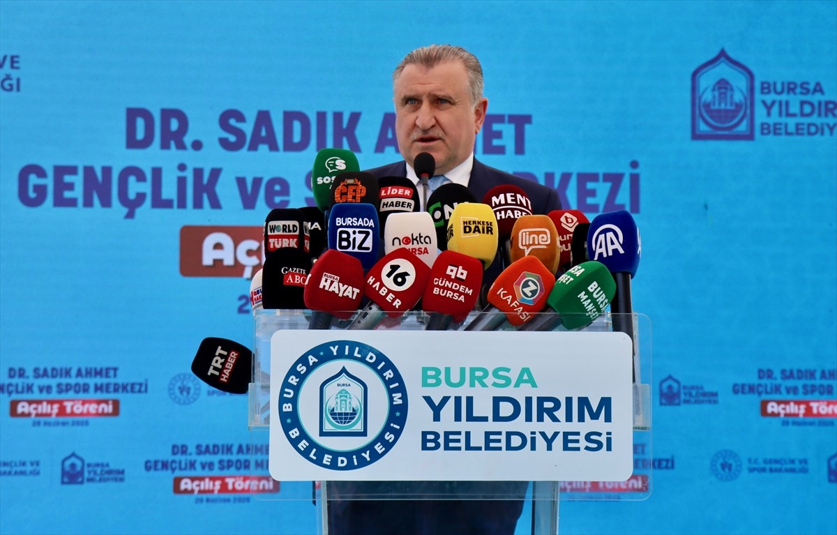 Gençlik ve Spor Bakanı Osman Aşkın Bak, Yıldırım Belediyesi tarafından yaptırılan Dr. Sadık Ahmet...
