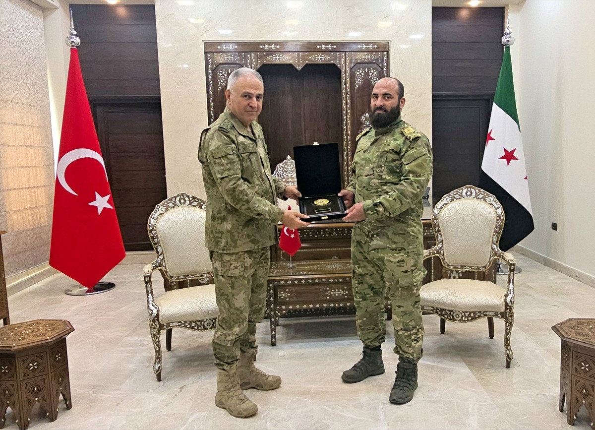 Genelkurmay Başkanı Orgeneral Metin Gürak ile beraberindeki heyet Suriye'nin başkenti Şam'a...