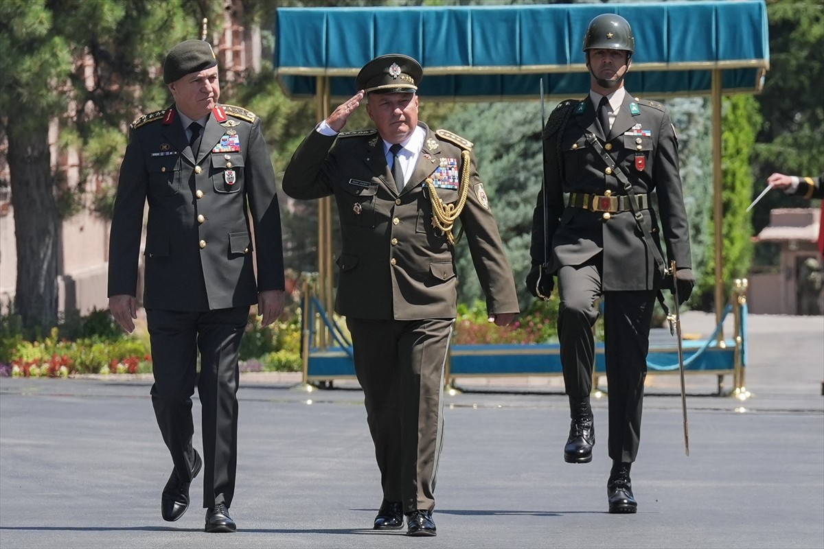Genelkurmay Başkanı Orgeneral Metin Gürak (solda), resmi davetlisi olarak Türkiye'yi ziyaret eden...