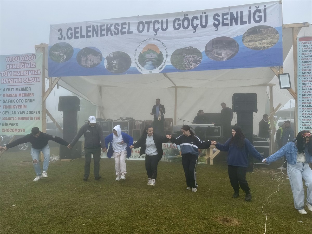 Giresun'un Keşap ilçesinde, otçu göçü geleneğinin yaşatılması amacıyla şenlik yapıldı. Erköy...