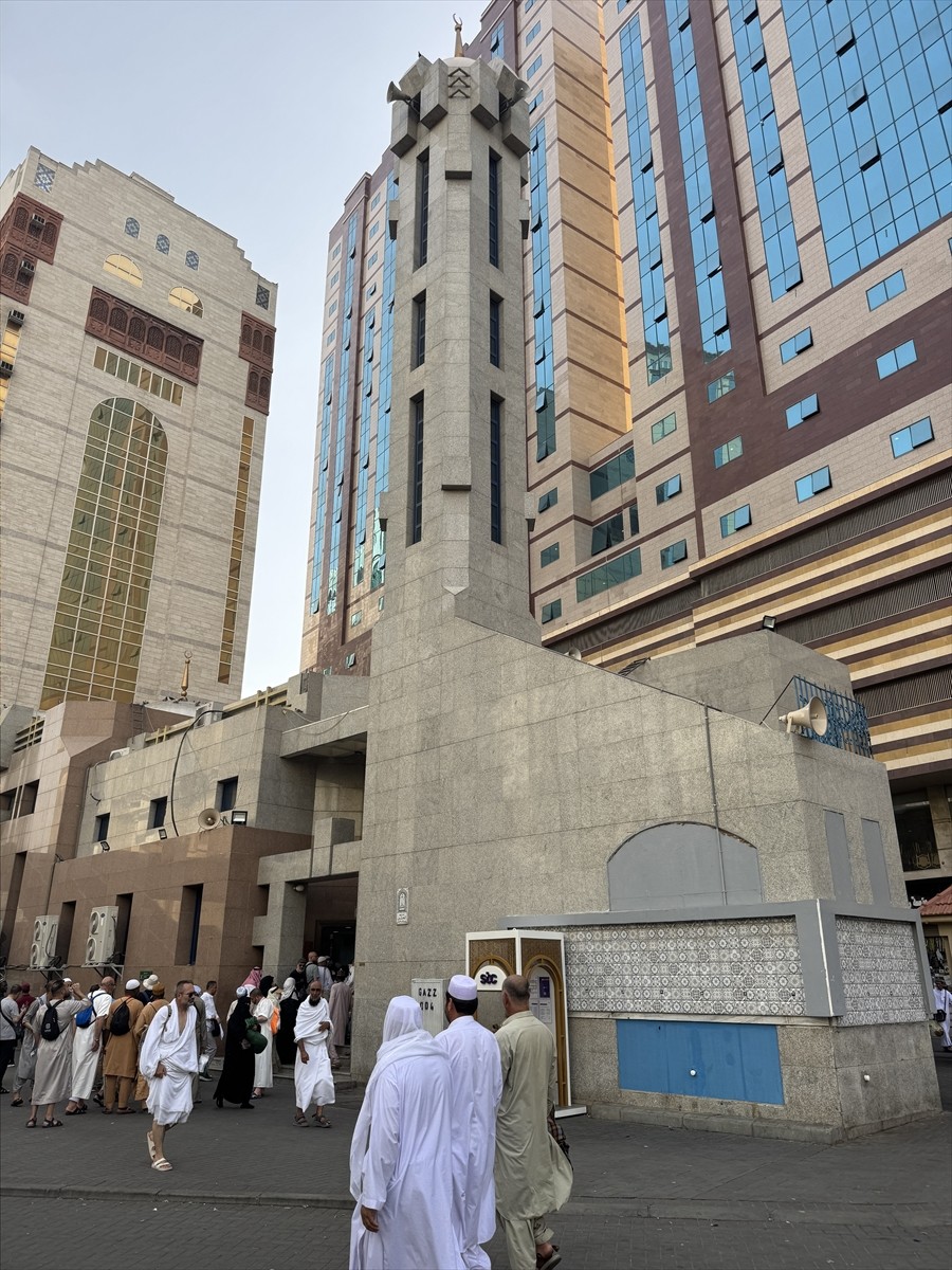 Hac farizasını yerine getirmek için dünyanın çeşitli ülkelerinden gelen hacı adayları, günlerini...