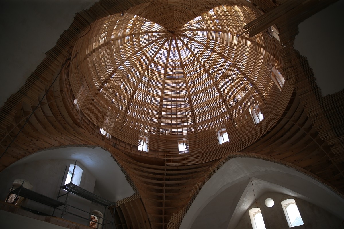 Hatay'da 6 Şubat 2023'teki depremlerde ağır hasar gören Habib-i Neccar Camisi'nde restorasyon...