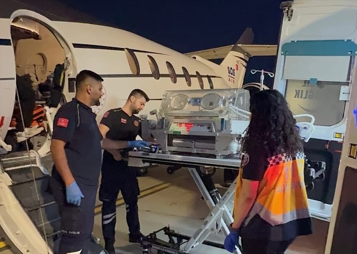Hatay'da kalp hastası 10 günlük bebek, ambulans uçakla Ankara Bilkent Şehir Hastanesi'ne sevk...