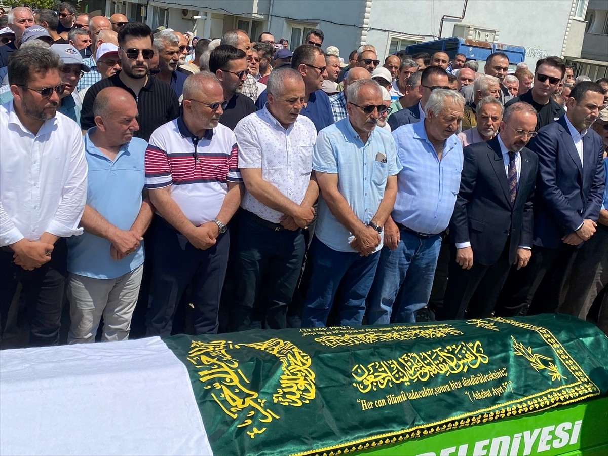 İçişleri Bakan Yardımcısı Bülent Turan, AK Parti önceki dönem il genel meclisi üyesi ve Lapseki...